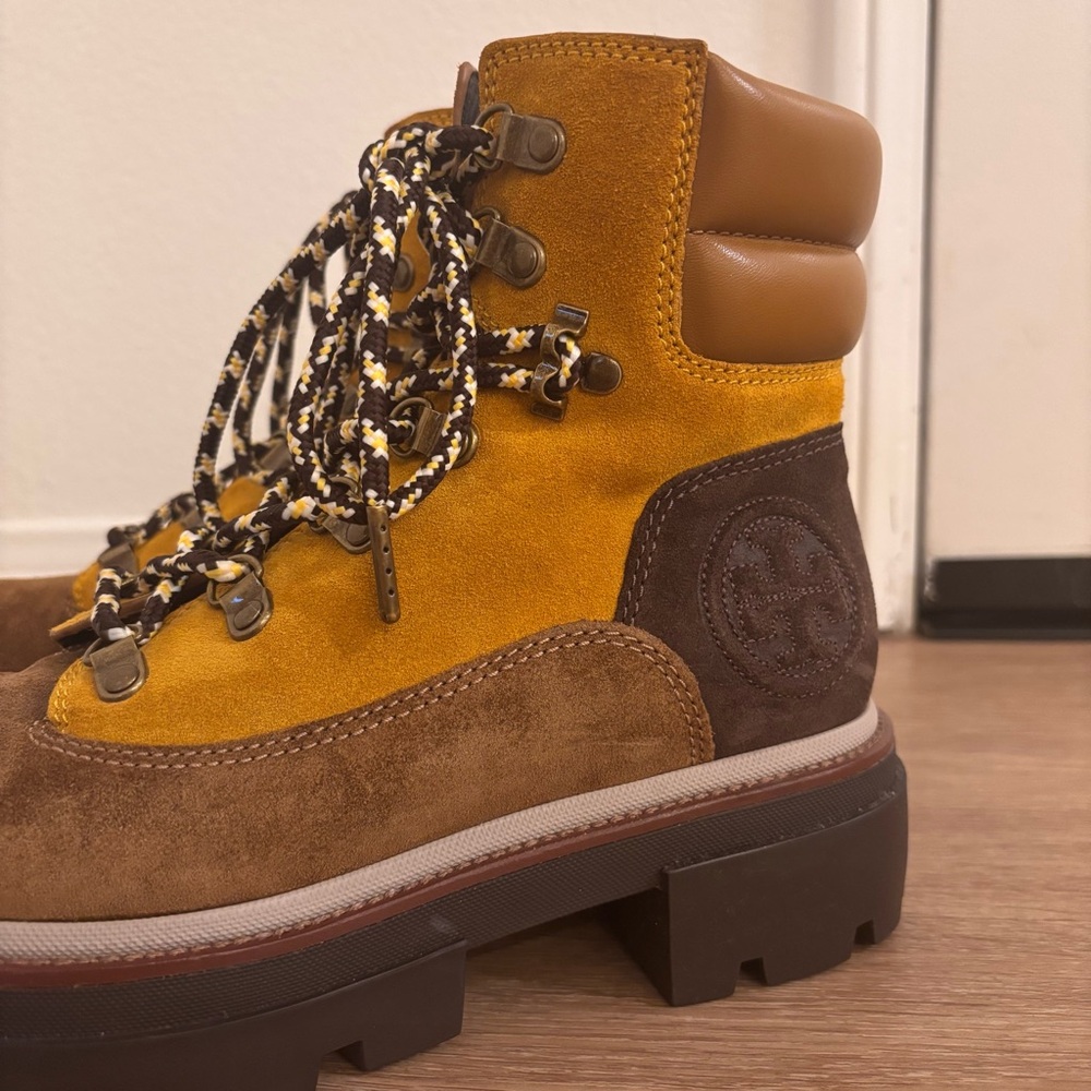 TORY BURCH - Miller Lug Hiker Boot - Size W 7.5 - Brown Suede Lace-Up Ankle Boot - Picture 5 of 5